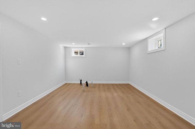 6 THORNHOLLOW RD, Newark, DE 19711