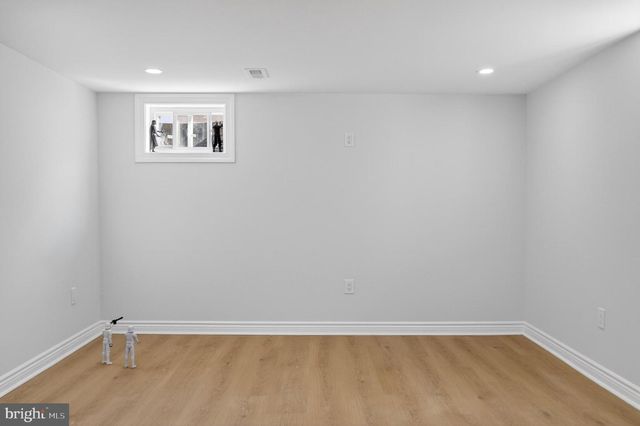 6 THORNHOLLOW RD, Newark, DE 19711