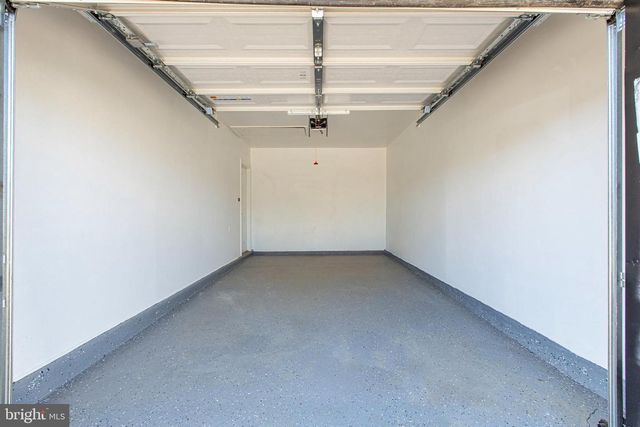 6 THORNHOLLOW RD, Newark, DE 19711