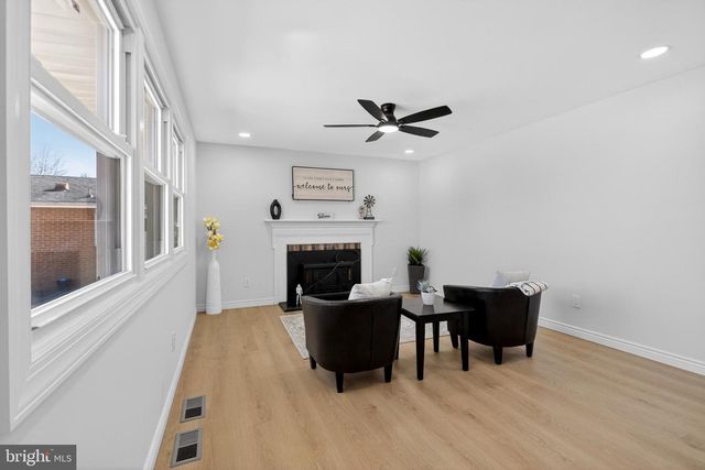 6 THORNHOLLOW RD, Newark, DE 19711