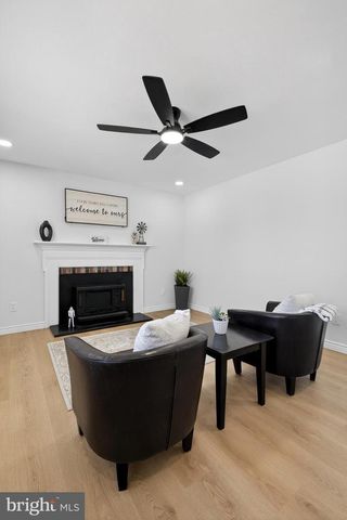 6 THORNHOLLOW RD, Newark, DE 19711