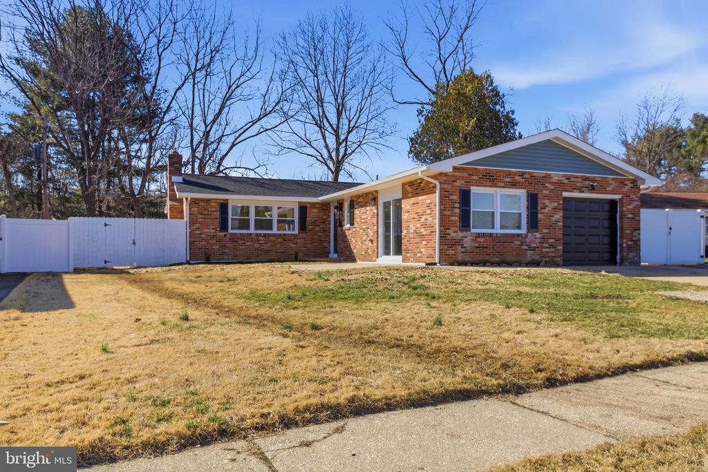 6 THORNHOLLOW RD, Newark, DE 19711