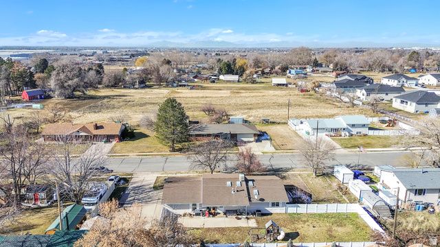 1016 N 325 W, Harrisville, UT 84404