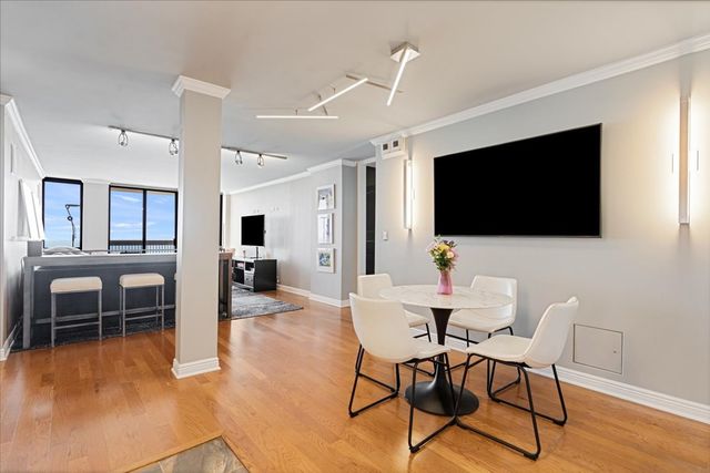 1660 N La Salle Street 4003-05, Chicago, IL 60614