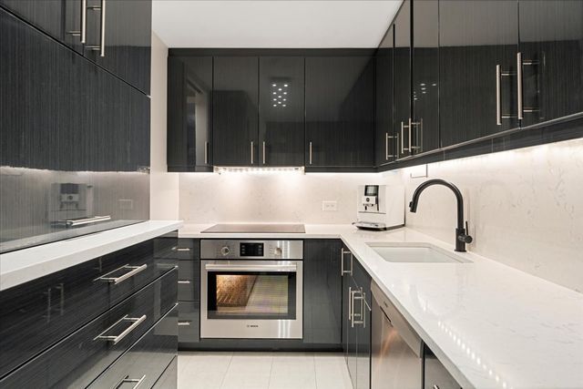 1660 N La Salle Street 4003-05, Chicago, IL 60614