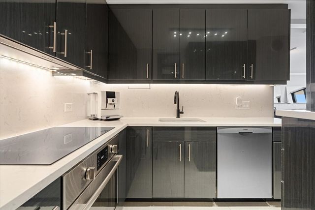 1660 N La Salle Street 4003-05, Chicago, IL 60614