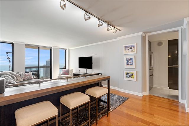 1660 N La Salle Street 4003-05, Chicago, IL 60614