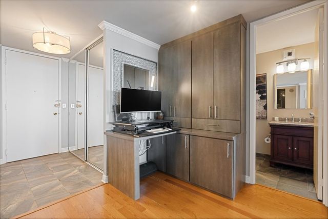 1660 N La Salle Street 4003-05, Chicago, IL 60614