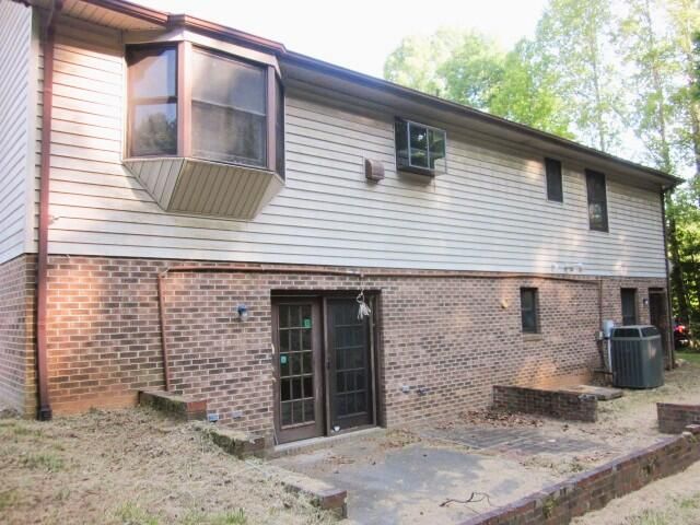 163 FOX CHASE DR, Collinsville, VA 24078