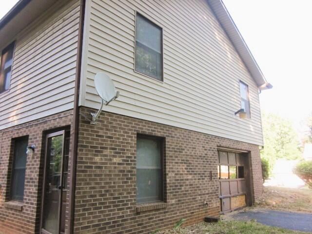 163 FOX CHASE DR, Collinsville, VA 24078