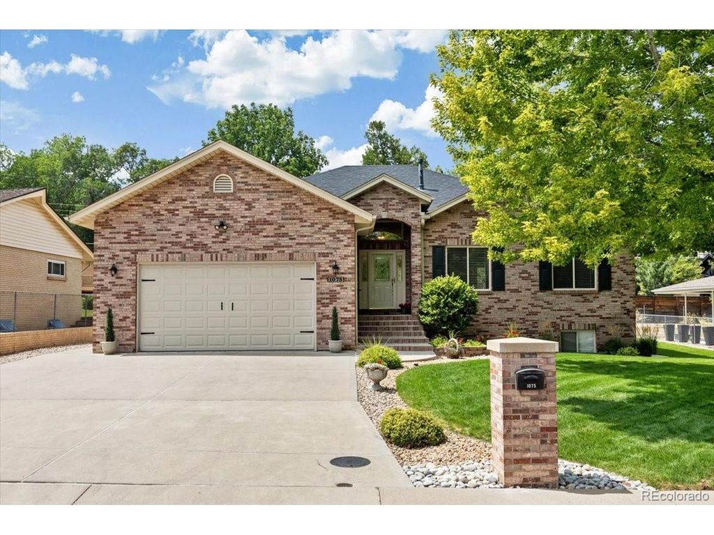 1075 Yank St, Golden, CO 80401