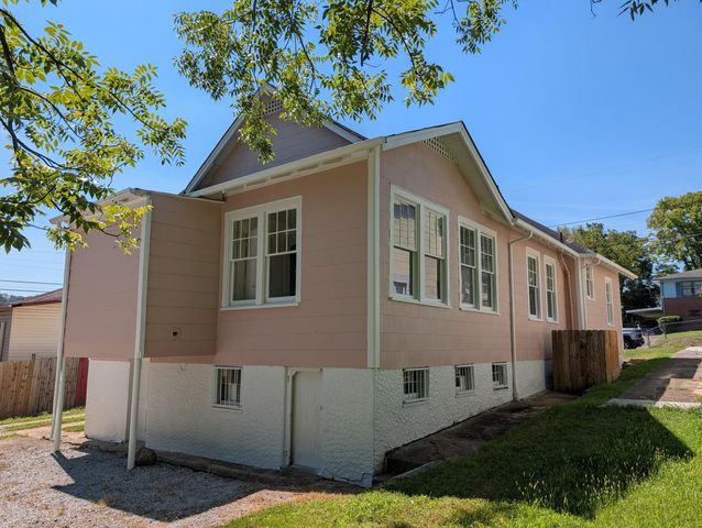 2013 Vine Street, Chattanooga, TN 37404