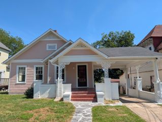 2013 Vine Street, Chattanooga, TN 37404