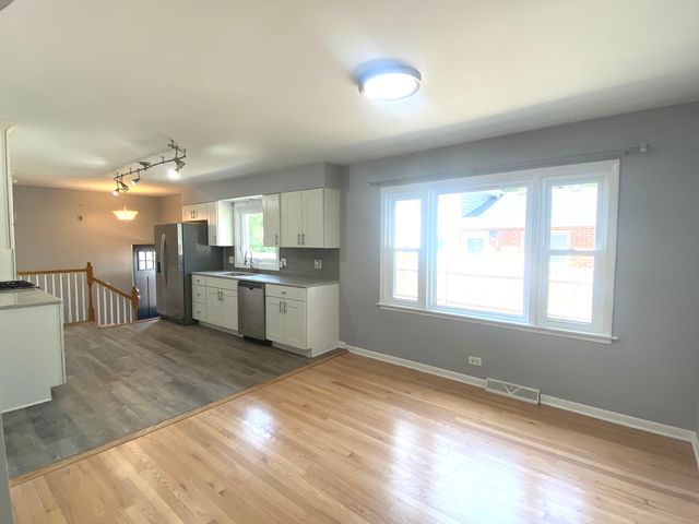 426 E Berteau Avenue, Elmhurst, IL 60126