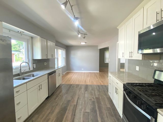 426 E Berteau Avenue, Elmhurst, IL 60126