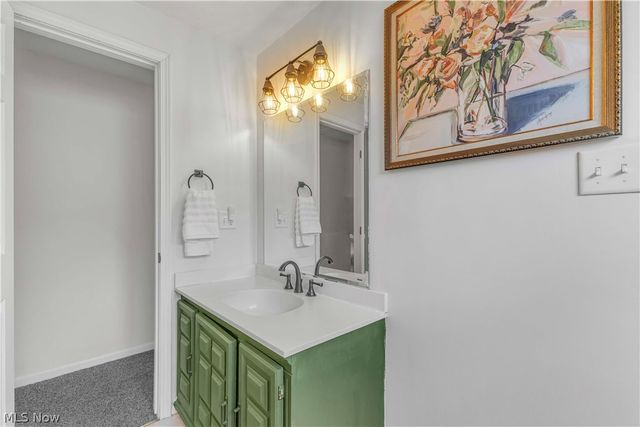 6048 Rosebelle Avenue, North Ridgeville, OH 44039