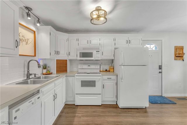 6048 Rosebelle Avenue, North Ridgeville, OH 44039