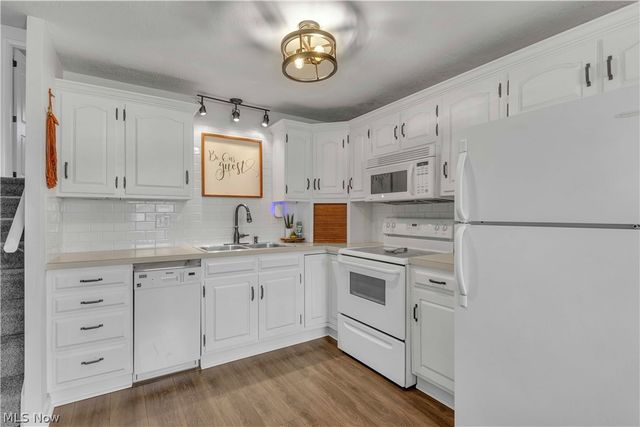 6048 Rosebelle Avenue, North Ridgeville, OH 44039