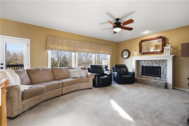 30602 W 84th Circle, De Soto, KS 66018