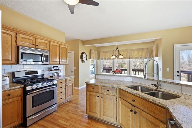 30602 W 84th Circle, De Soto, KS 66018