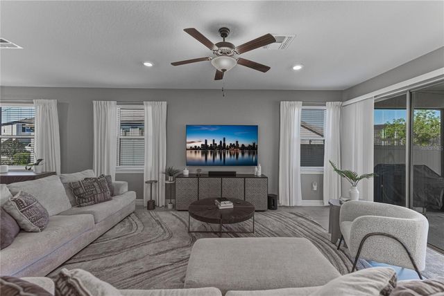 7430 POOL COMPASS LOOP, Wesley Chapel, FL 33545