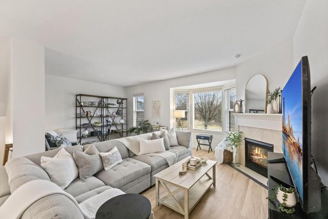 208 E Reservoir AVENUE, Milwaukee, WI 53212