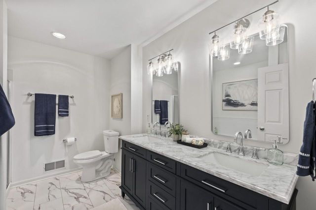 208 E Reservoir AVENUE, Milwaukee, WI 53212