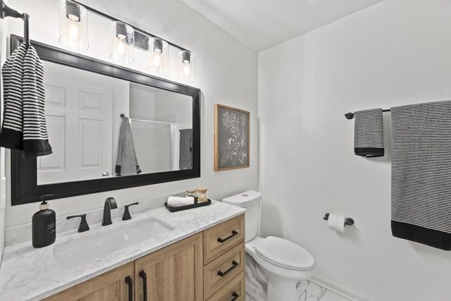 208 E Reservoir AVENUE, Milwaukee, WI 53212