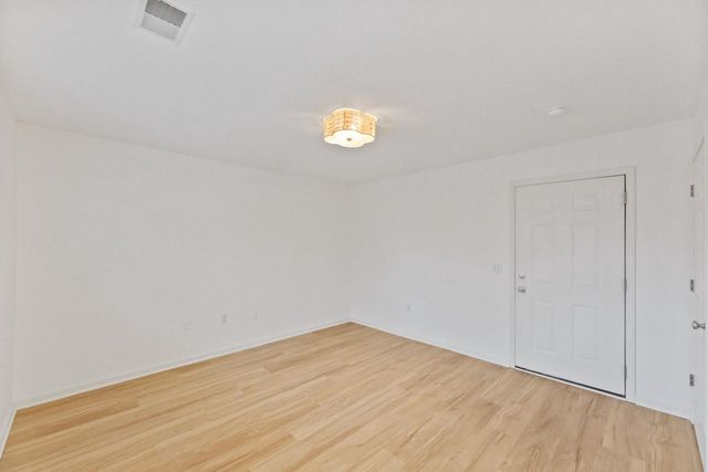 208 E Reservoir AVENUE, Milwaukee, WI 53212