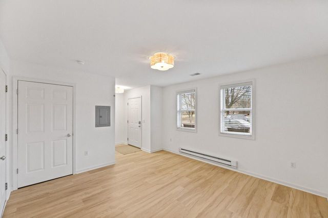 208 E Reservoir AVENUE, Milwaukee, WI 53212