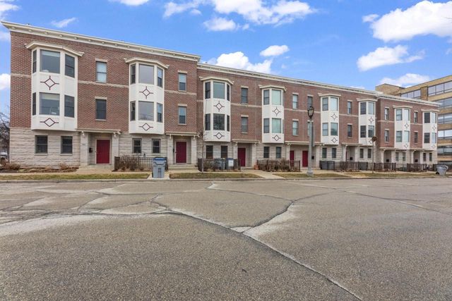 208 E Reservoir AVENUE, Milwaukee, WI 53212