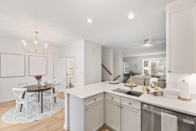 208 E Reservoir AVENUE, Milwaukee, WI 53212