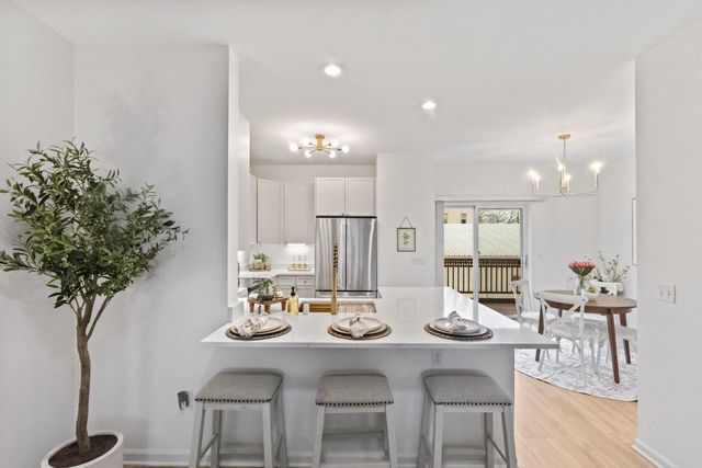 208 E Reservoir AVENUE, Milwaukee, WI 53212