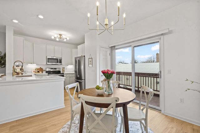 208 E Reservoir AVENUE, Milwaukee, WI 53212