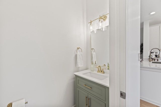 208 E Reservoir AVENUE, Milwaukee, WI 53212