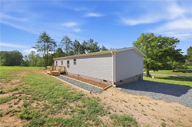 3929 Piney Mountain Road, Walnut Cove, NC 27052