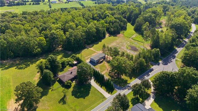 3929 Piney Mountain Road, Walnut Cove, NC 27052