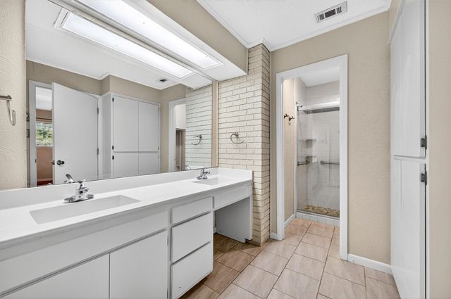 600 Ambassador Street, Denison, TX 75020