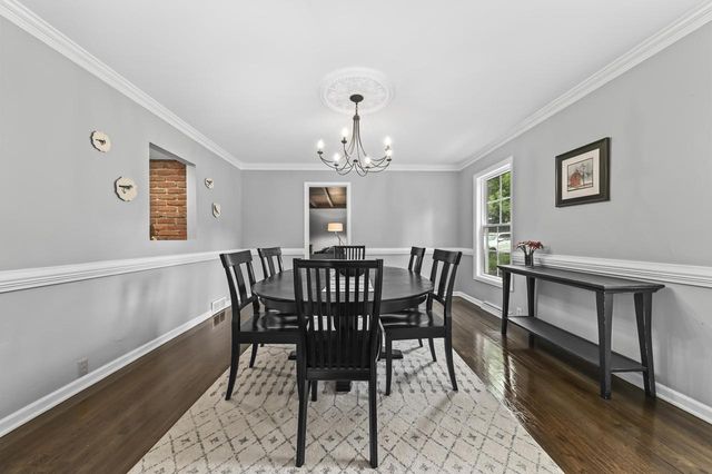 123 W Glenview COURT, Mequon, WI 53092