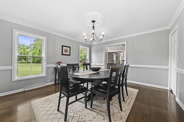 123 W Glenview COURT, Mequon, WI 53092