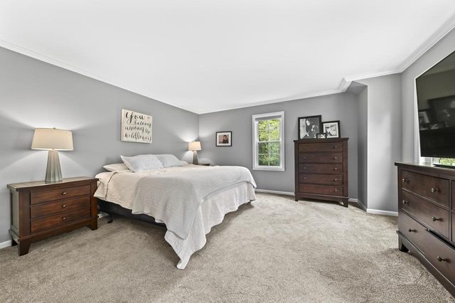 123 W Glenview COURT, Mequon, WI 53092