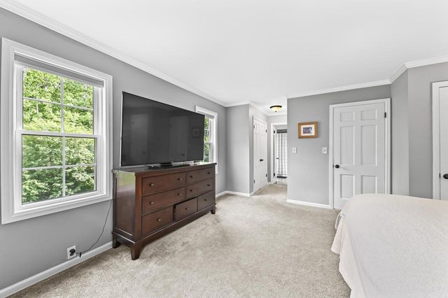 123 W Glenview COURT, Mequon, WI 53092
