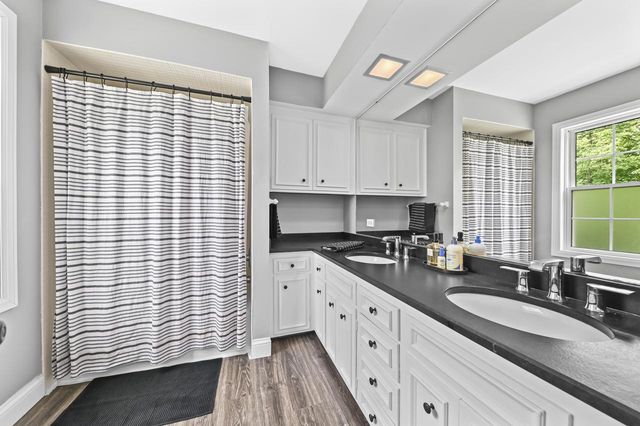 123 W Glenview COURT, Mequon, WI 53092