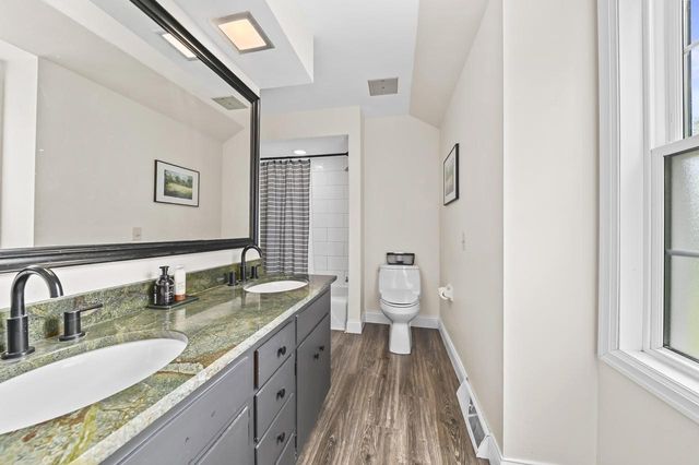 123 W Glenview COURT, Mequon, WI 53092