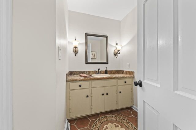 123 W Glenview COURT, Mequon, WI 53092