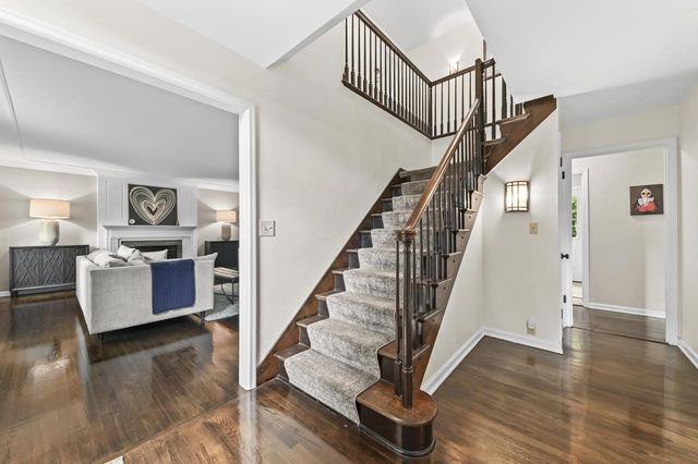 123 W Glenview COURT, Mequon, WI 53092