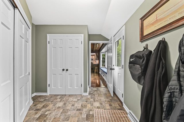 123 W Glenview COURT, Mequon, WI 53092