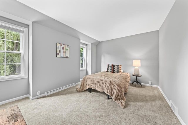 123 W Glenview COURT, Mequon, WI 53092