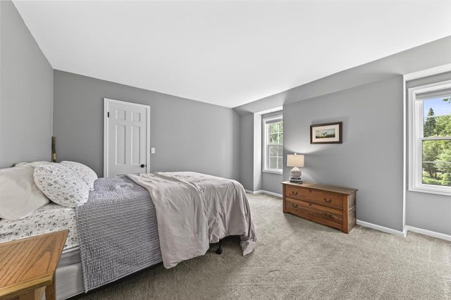 123 W Glenview COURT, Mequon, WI 53092