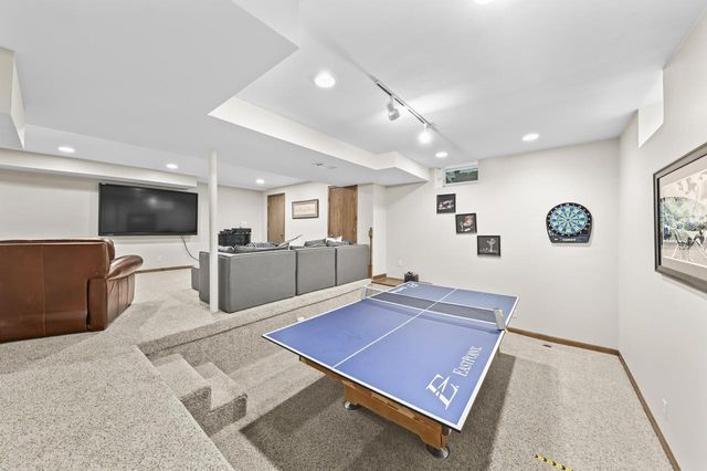 123 W Glenview COURT, Mequon, WI 53092